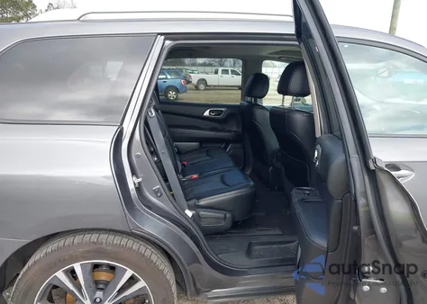 2017 Nissan Pathfinder Platinum z USA, uszkodzony, nr VIN 5N1DR2MM3HC623246